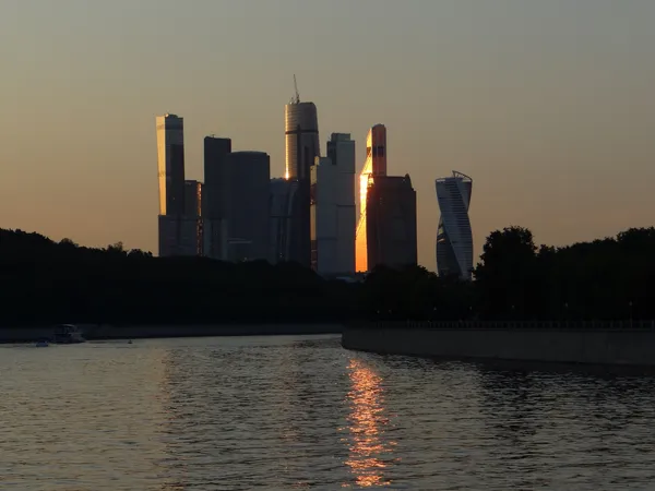 Москва-Сити в лучах заходящего солнца (Москва)